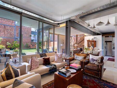 2 Bedroom Duplex in Hyde Park