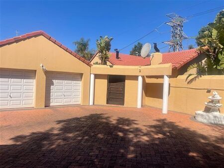4 Bedroom House in Hurlingham Manor