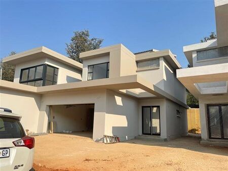 4 Bedroom Cluster in Houghton Estate