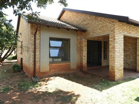 2 Bedroom Simplex in Florida Glen