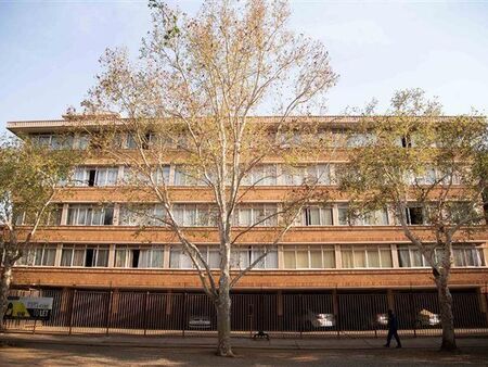 Bachelor apartment in Sunnyside