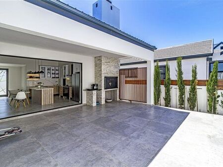 4 Bedroom House in Sitari