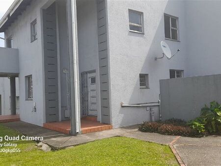 3 Bedroom Apartment in Arboretum
