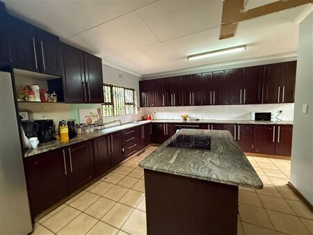 5 Bedroom House in Meer En See