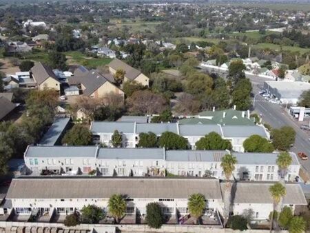 3 Bedroom Apartment in Oudtshoorn Central