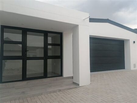 3 Bedroom House in Britannica Heights
