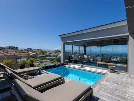 6 Bedroom House in Whale Rock Heights