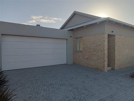 3 Bedroom Townhouse in Pacaltsdorp