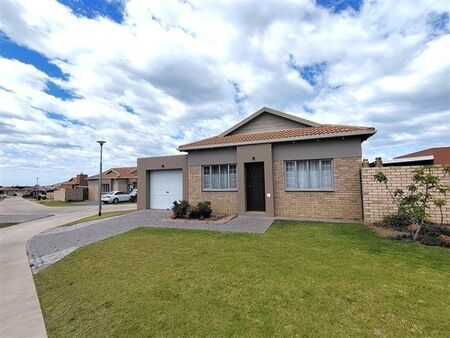 3 Bedroom House in Mooikloof Country Estate