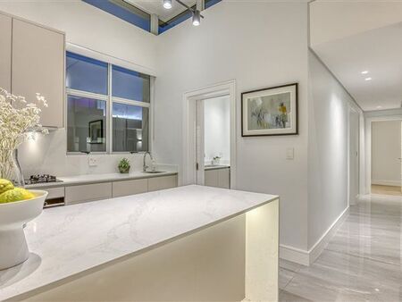 3 Bedroom Apartment in Melrose