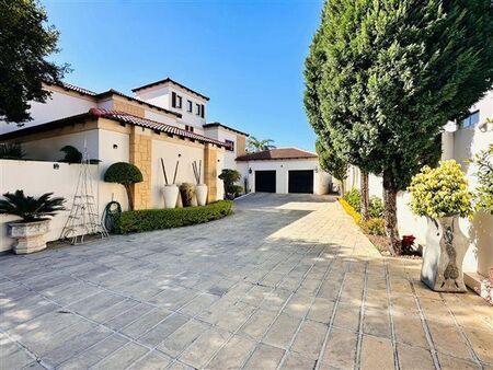 5 Bedroom House in Ferndale