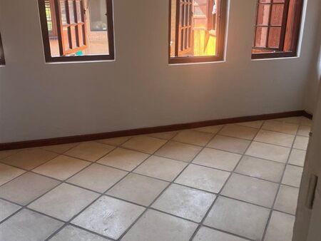Bachelor apartment in Robindale