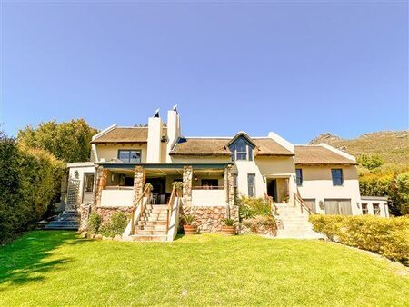 4.5 Bedroom House in Bokkemanskloof