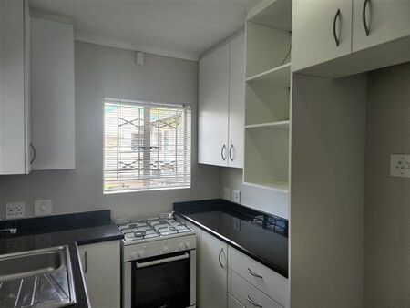 1 Bedroom Garden Cottage in Bordeaux