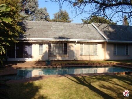 4 Bedroom House in Kensington B