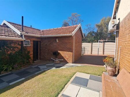 1 Bedroom Garden Cottage in Blairgowrie