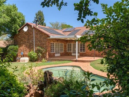 3 Bedroom House in Olivedale