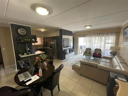 3 Bedroom Apartment in Olivedale