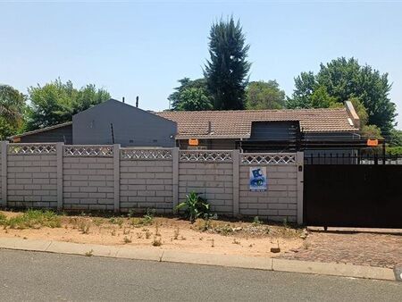 3 Bedroom House in Bromhof