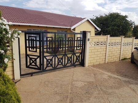 3 Bedroom House in Naturena
