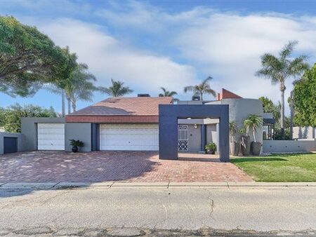 4 Bedroom House in Fourways Gardens
