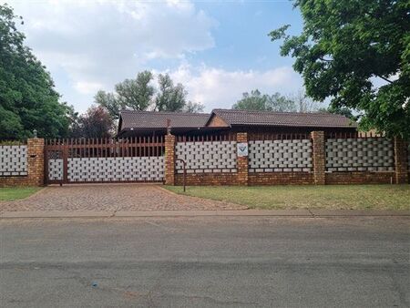 3 Bedroom House in Dersley