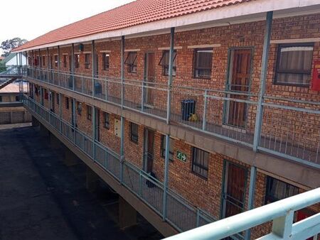 1 Bedroom Flat in Kempton Park Central