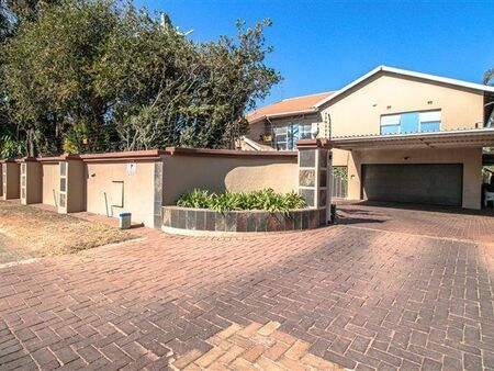 9 Bedroom House in Van Riebeeck Park