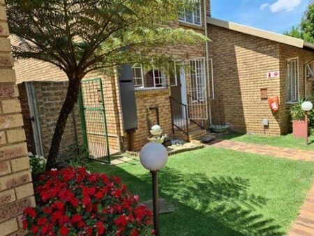 2 Bedroom Apartment in Van Riebeeck Park