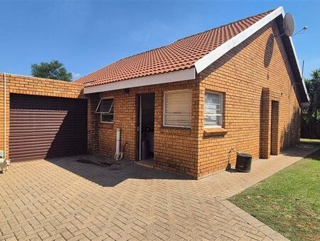 2 Bedroom Townhouse in Bonaero Park