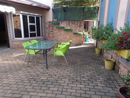 1 Bedroom Apartment in Van Riebeeck Park