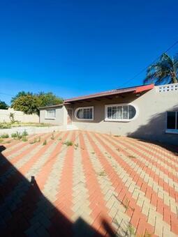 6 Bedroom House in Solheim