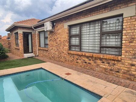 3 Bedroom House in Bartlett