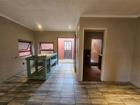 Bachelor apartment in Rooihuiskraal