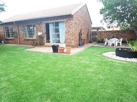 2 Bedroom Townhouse in Wierda Glen