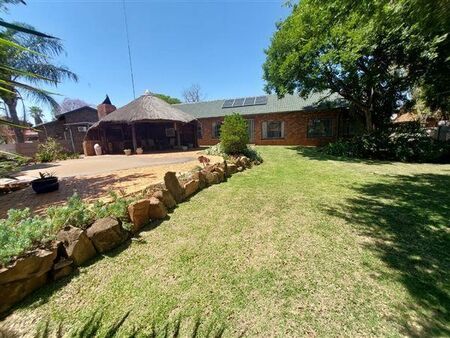 4 Bedroom House in Rooihuiskraal