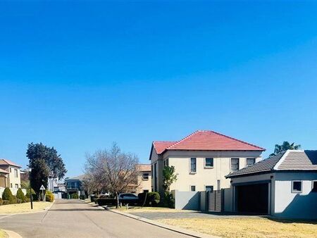 4 Bedroom House in Kosmosdal