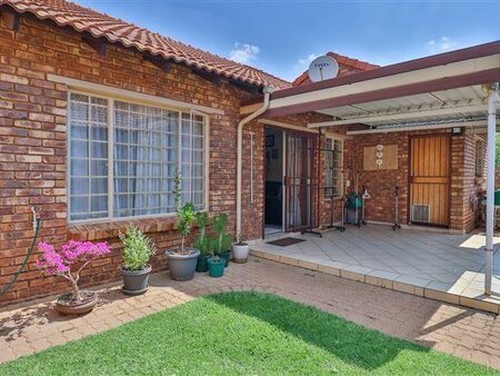 2 Bedroom Townhouse in Pierre van Ryneveld