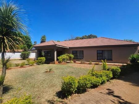 4 Bedroom House in Clubview