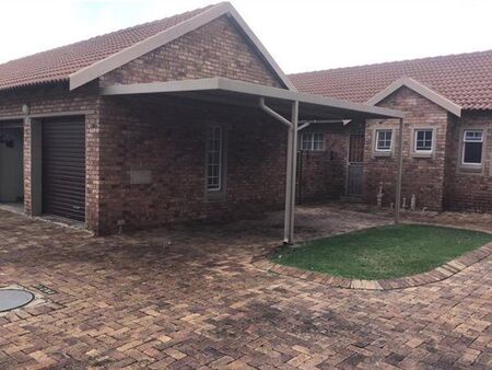 2 Bedroom Simplex in Rooihuiskraal North