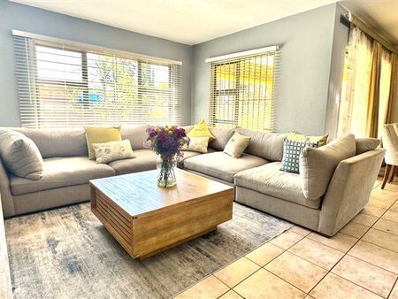 2 Bedroom Apartment in Die Hoewes