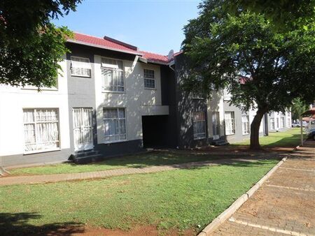 2 Bedroom Apartment in Die Hoewes