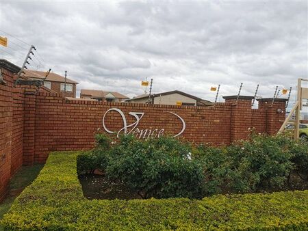 2 Bedroom Apartment in Die Hoewes