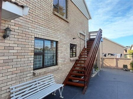 2 Bedroom Flat in Wavecrest