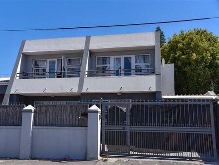 5 Bedroom House in Plumstead