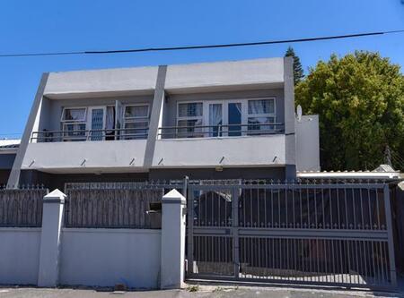 5 Bedroom House in Plumstead