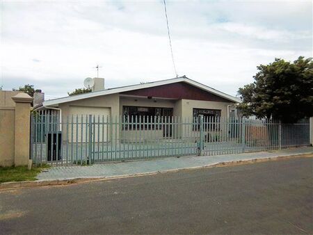 3 Bedroom House in Strand North