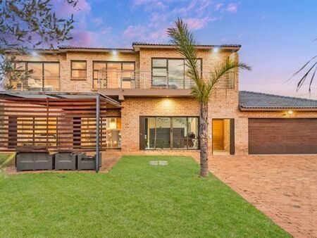 4 Bedroom House in Noordheuwel