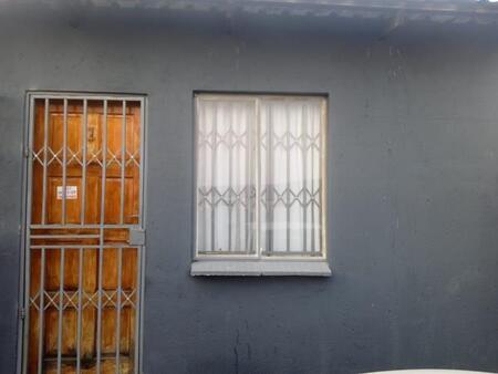 Bachelor apartment in Mabopane