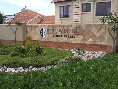 2 Bedroom Apartment in Leeuwenhof Estate